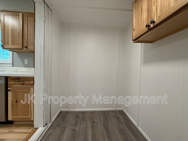 Building Photo - 913 5th Ave N
