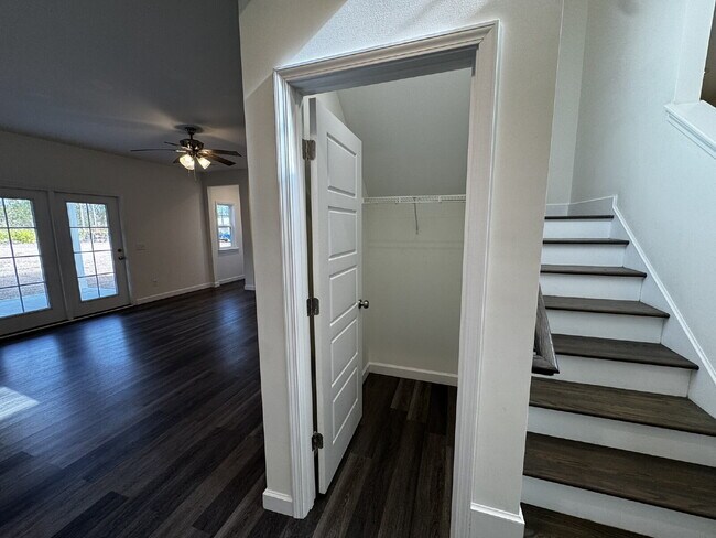 Building Photo - House for Rent