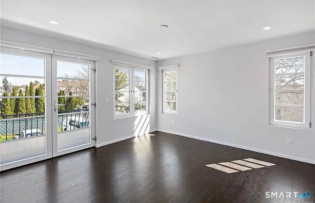 Building Photo - 24 Avery St