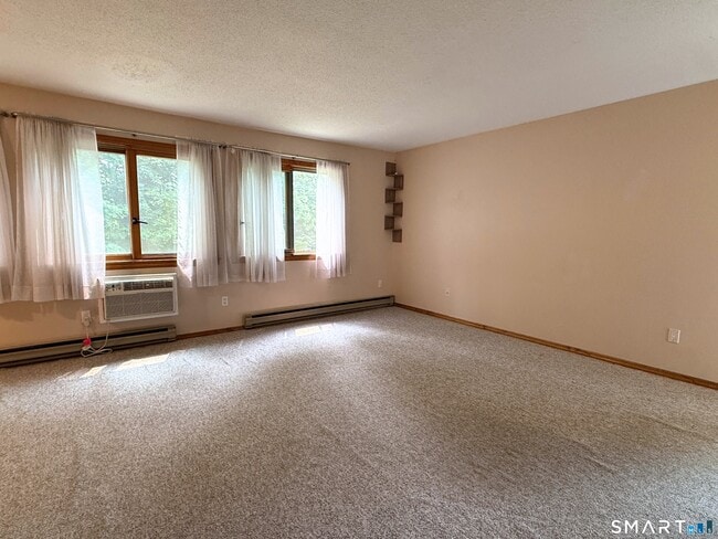Building Photo - 8 D Pineview Dr