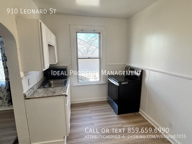 Building Photo - 910 Leonard St