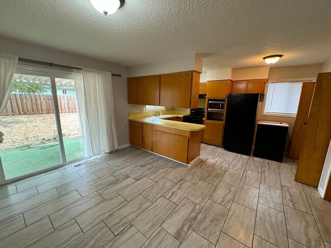 Building Photo - Application Pending - 3 Bedroom House For ...