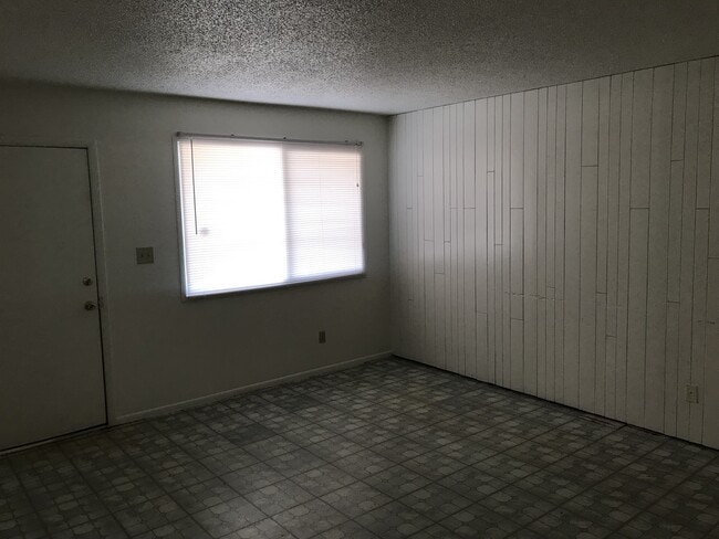 Building Photo - Tempe 3 Bed, 2 Bath Single Story in Cul de...
