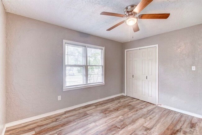 Building Photo - 1911 NW Smith Ave