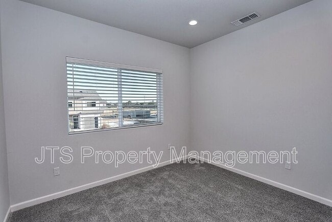Building Photo - 5 Oak Manor Way