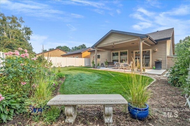 Building Photo - "Charming 3-Bedroom Home with 2 Full Baths in Boise's Sought-After West Dover Heights!"
