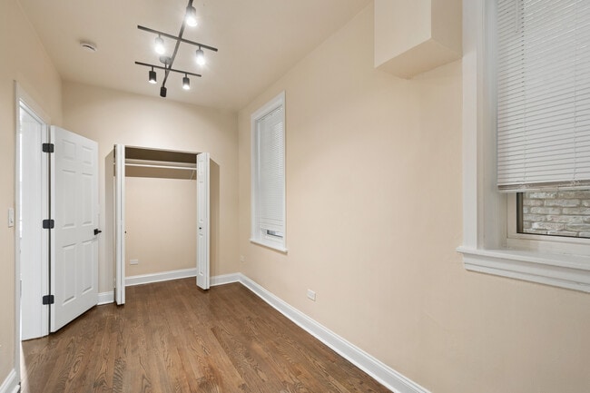 Building Photo - 2144 N Bell Ave