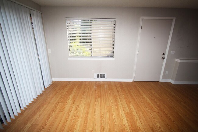 Building Photo - Price 4-Plex - Bothell