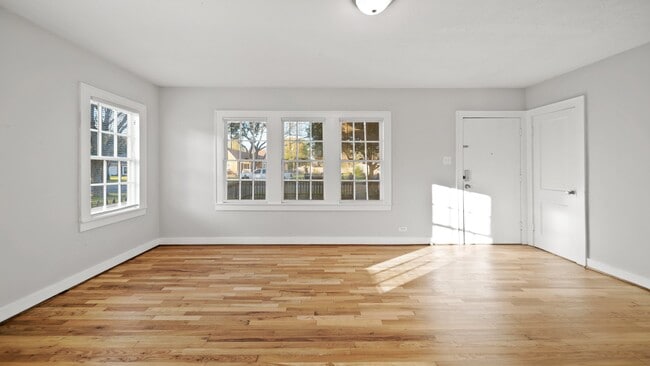 Building Photo - 213 12th Ave N