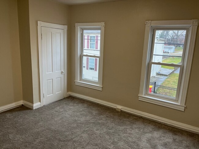 Building Photo - Duplex located on East Ave in Hagerstown