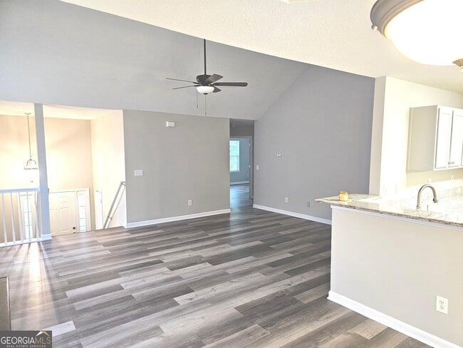 Building Photo - 1006 Crest Ridge Pl SW