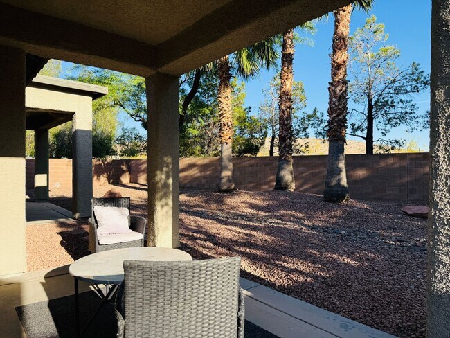 Building Photo - Stunning Gated 3 Bedroom & 2 Bath Located in Southern Highlands