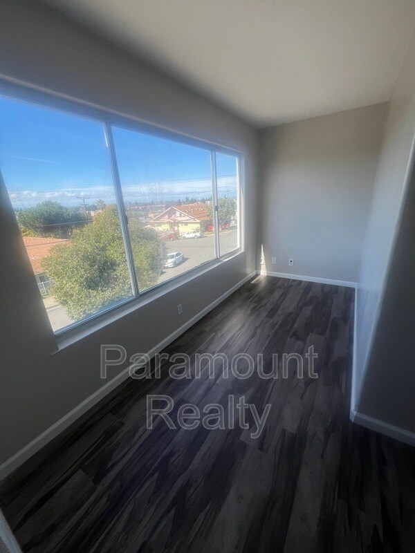 Building Photo - 25684 Spring Dr