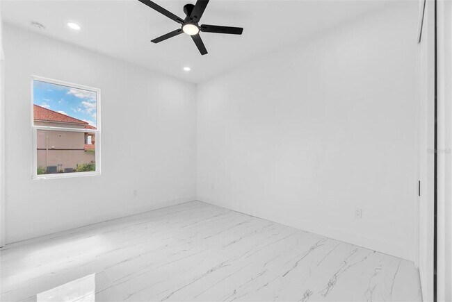 Building Photo - 11921 Fort King Hwy