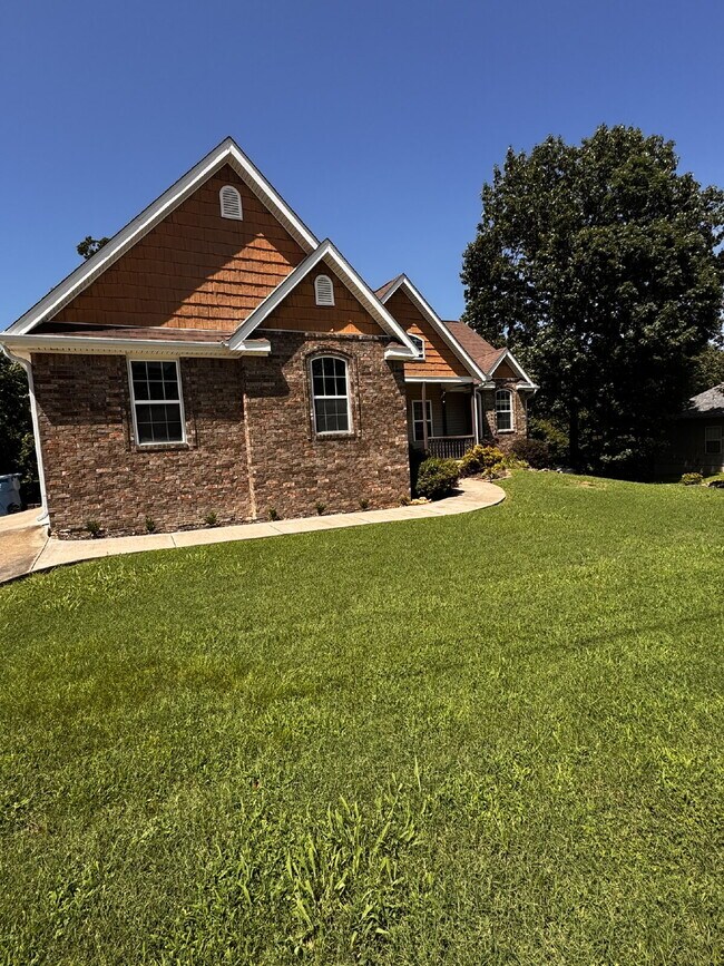 Building Photo - 17 Miller Dr