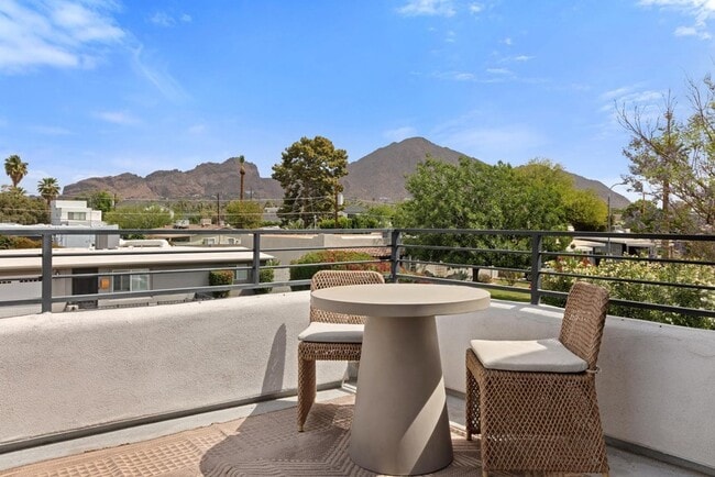 Building Photo - 4533 E Devonshire Ave