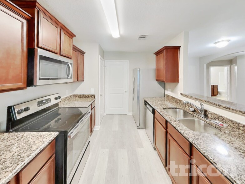 Building Photo - 32608 Decker Creek Dr