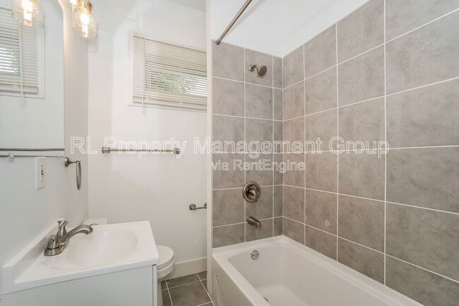Building Photo - 56 E Coshocton St