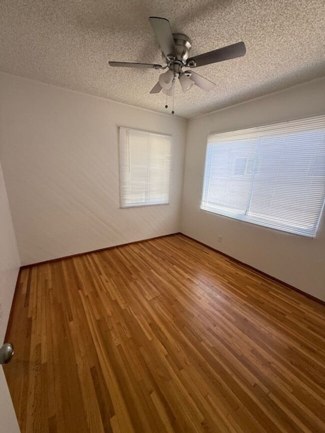 Building Photo - REDONE CUTE 2BED/1BATH HOUSE W/ REFURBISHE...