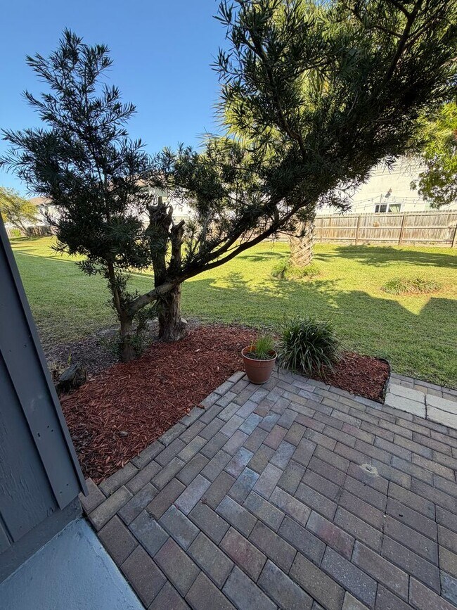 Building Photo - Coastal Living in the Heart of Destin