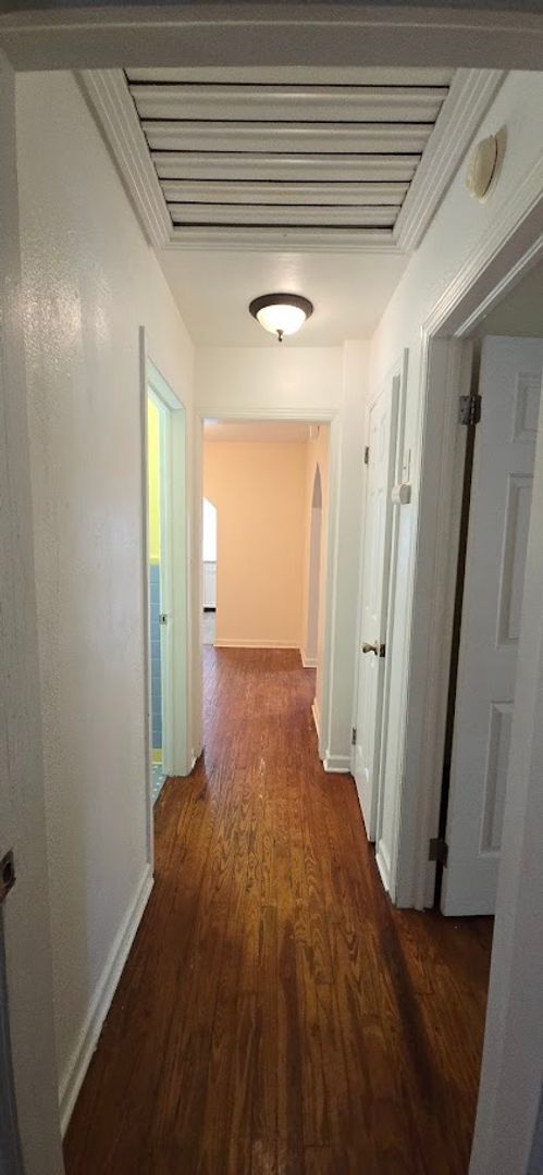 Building Photo - 2 bed 1 bath just a short walk to downtown...