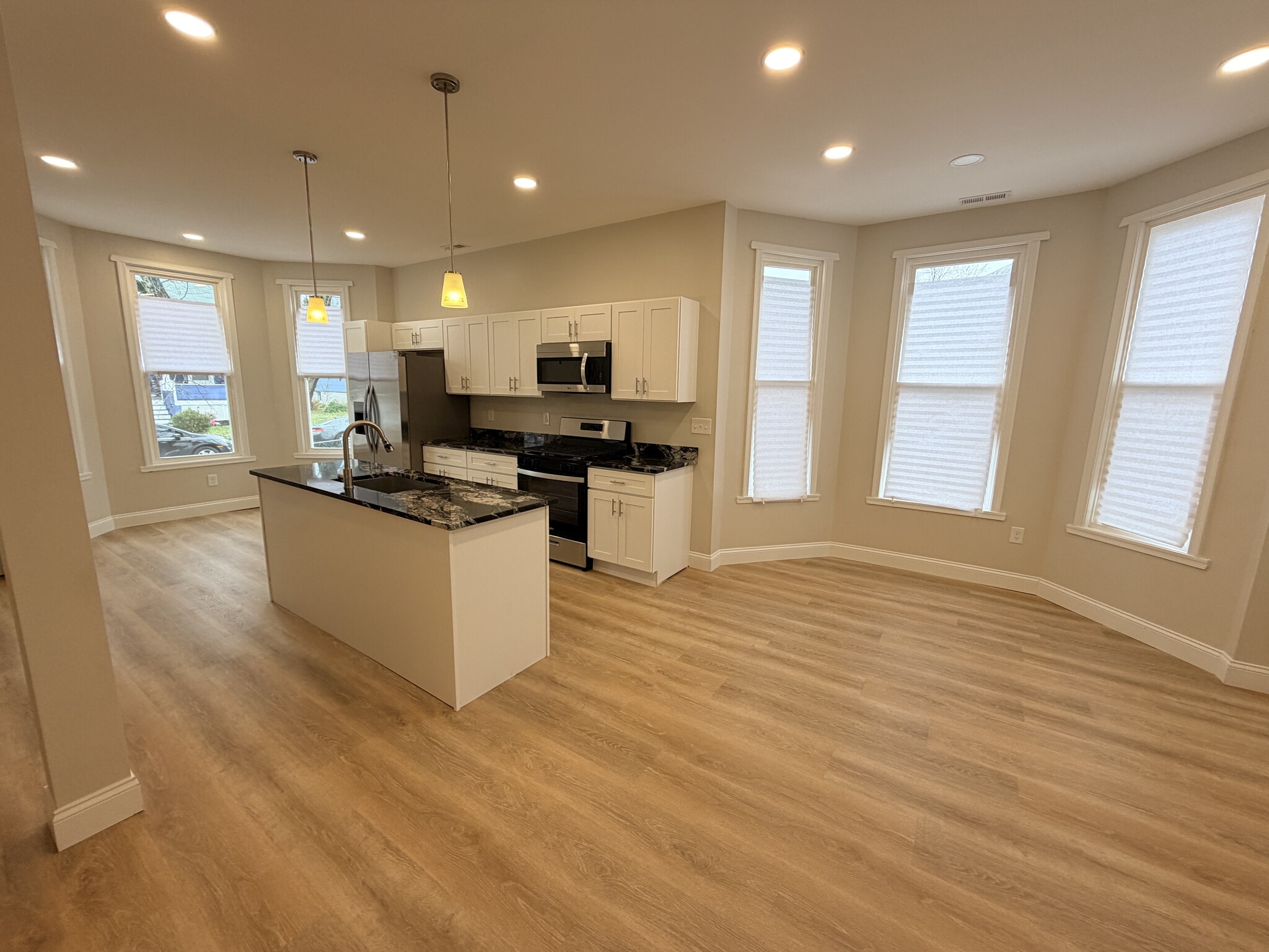 Building Photo - 3 E Overlea Ave