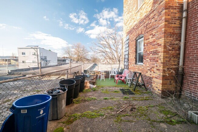 Building Photo - 3053 Brereton St