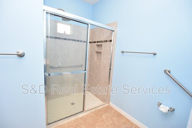 Building Photo - 5632 Aral Dr