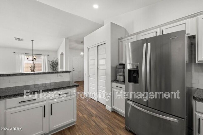 Building Photo - 3402 E Menadota Dr