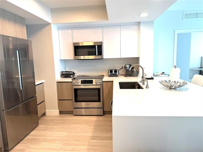 Building Photo - 2821 N Ocean Blvd