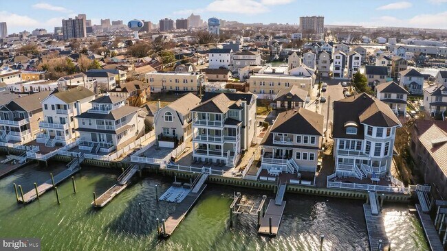 Building Photo - 739 N Massachusetts Ave