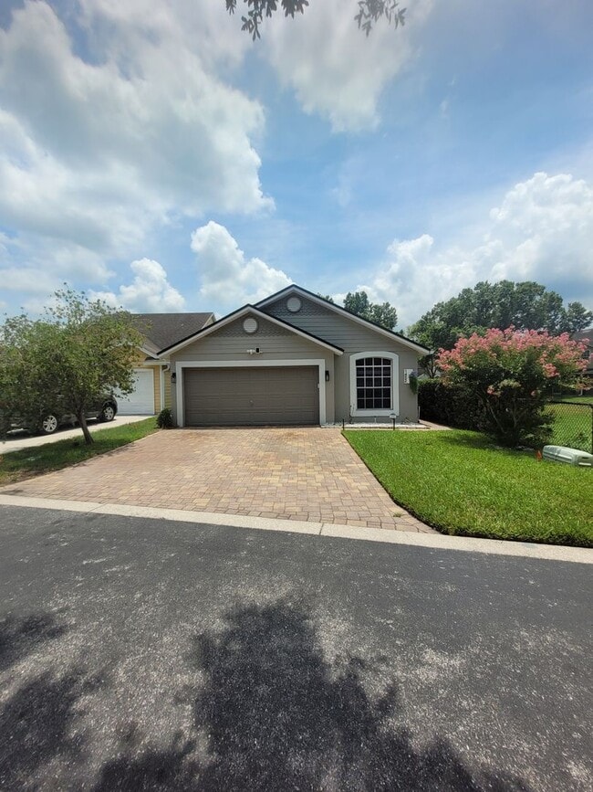 Primary Photo - Modern 3 Bed, 2 Bath Home in Chelsea Parc ...
