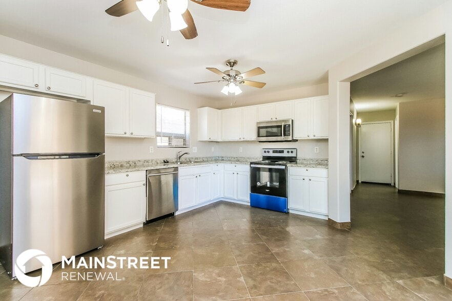 Building Photo - 41889 W Sunland Dr