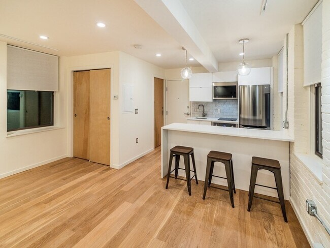 Building Photo - 1060 Beacon St