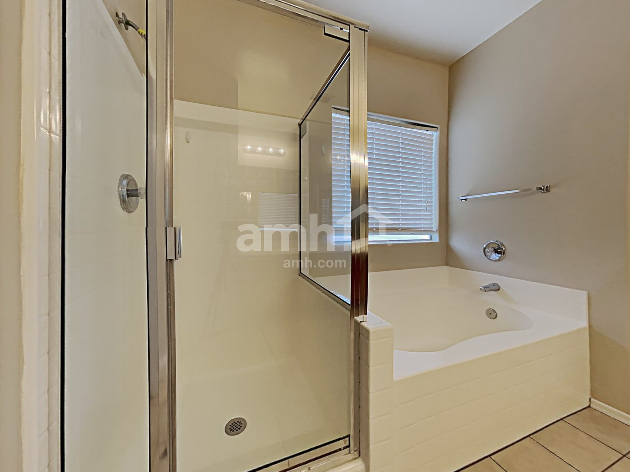 Building Photo - 5526 W Pecan Rd