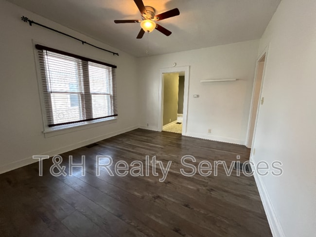 Building Photo - 5956 E Beechwood Ave