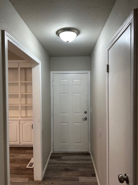 Building Photo - 2629 N Sterling Ave