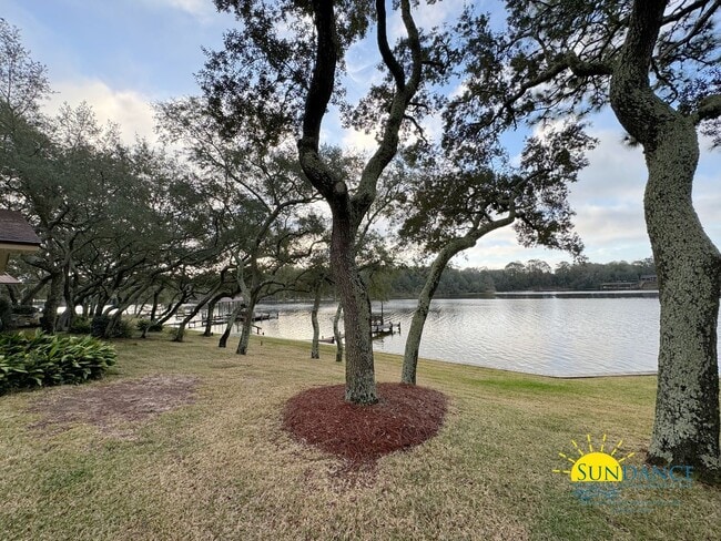 Building Photo - Waterfront Home in sought after Poquito Bayou, Shalimar!