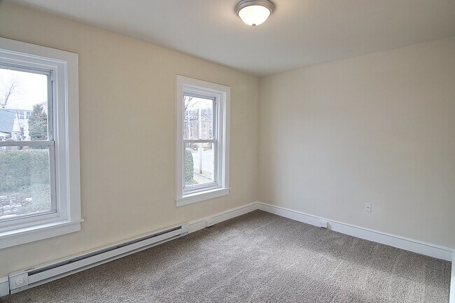 Building Photo - 658 S Reading Ave