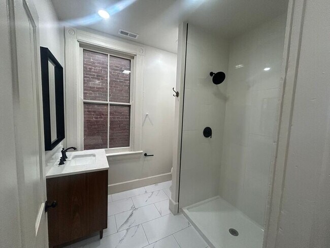 Building Photo - 920 Washington Ave