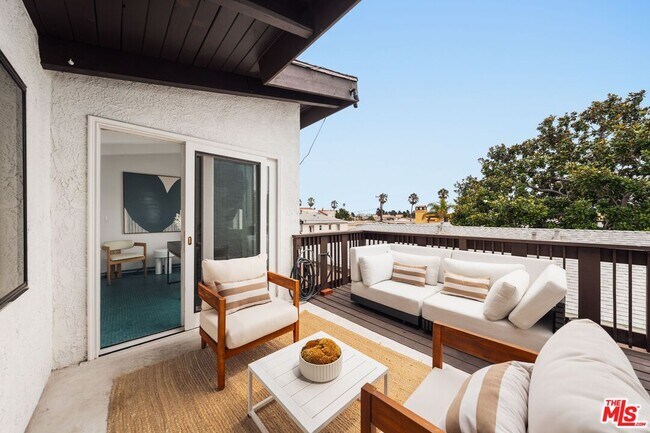 Building Photo - 831 14th St