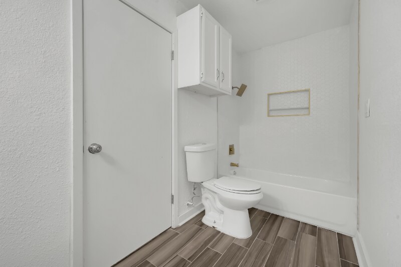 Building Photo - 4622 Bayview Dr