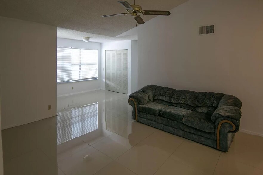 Building Photo - 2986 S University Dr