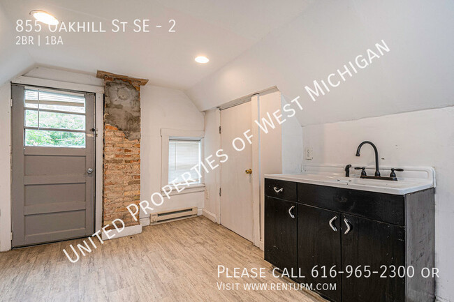 Building Photo - 855 Oakhill St SE