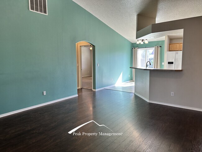 Building Photo - 605 W Mulberry Loop