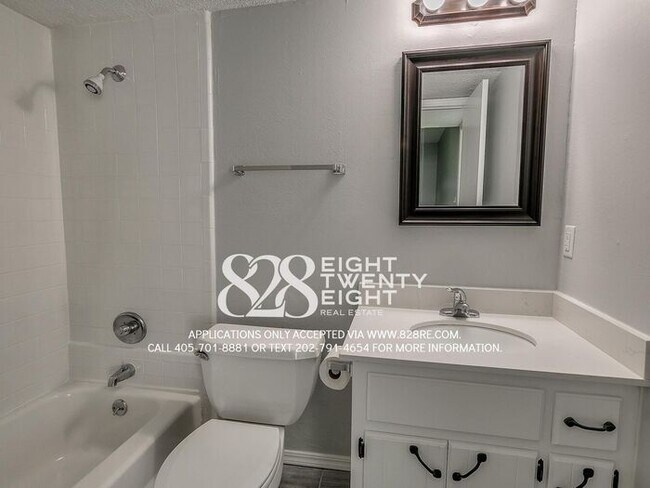 Building Photo - *AVAILABLE NOW!* Spacious 3 Bed/2.5 Bath Condo in East Norman!