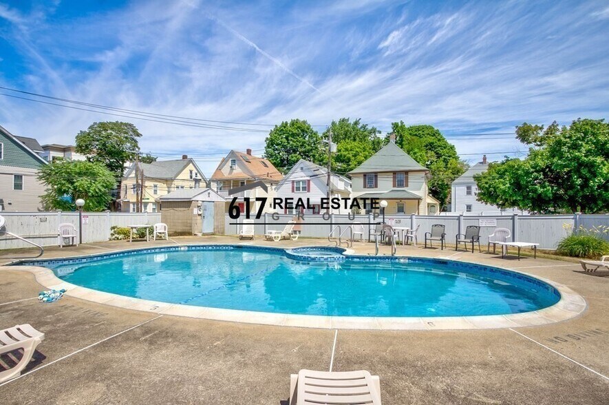 Building Photo - 35 Glencoe St