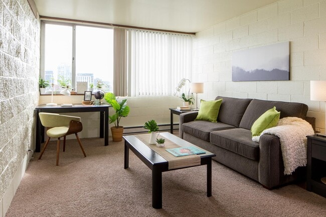 Building Photo - Goose Hollow Tower