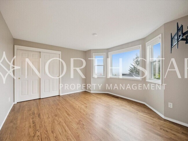 Building Photo - Traditional Home with Views