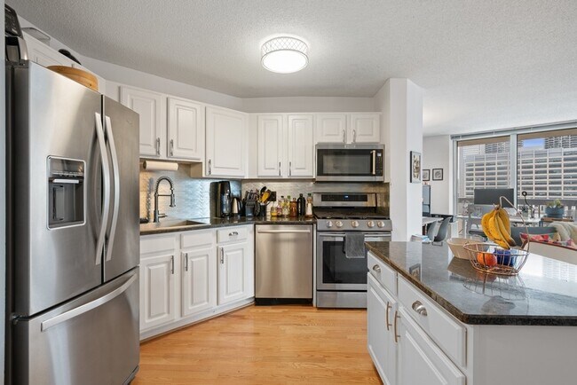 Building Photo - 545 N Dearborn St